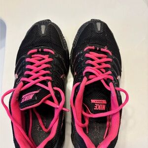 Nike Women's Black and Pink Running Shoes